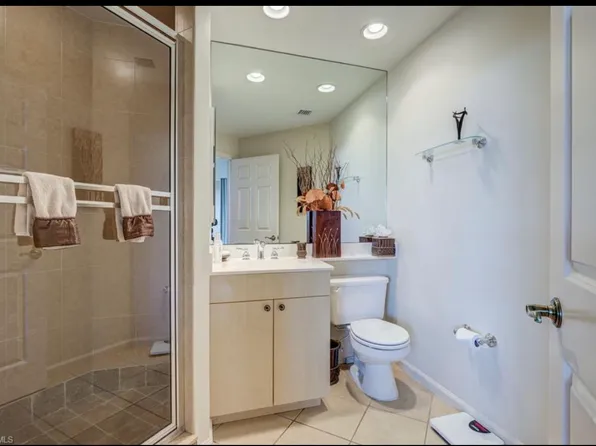 425 Cove Tower Dr, Naples, FL