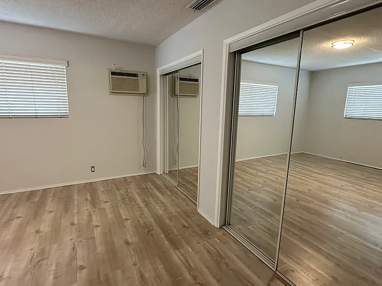 5626-5630 Sultana Ave — Photo 32