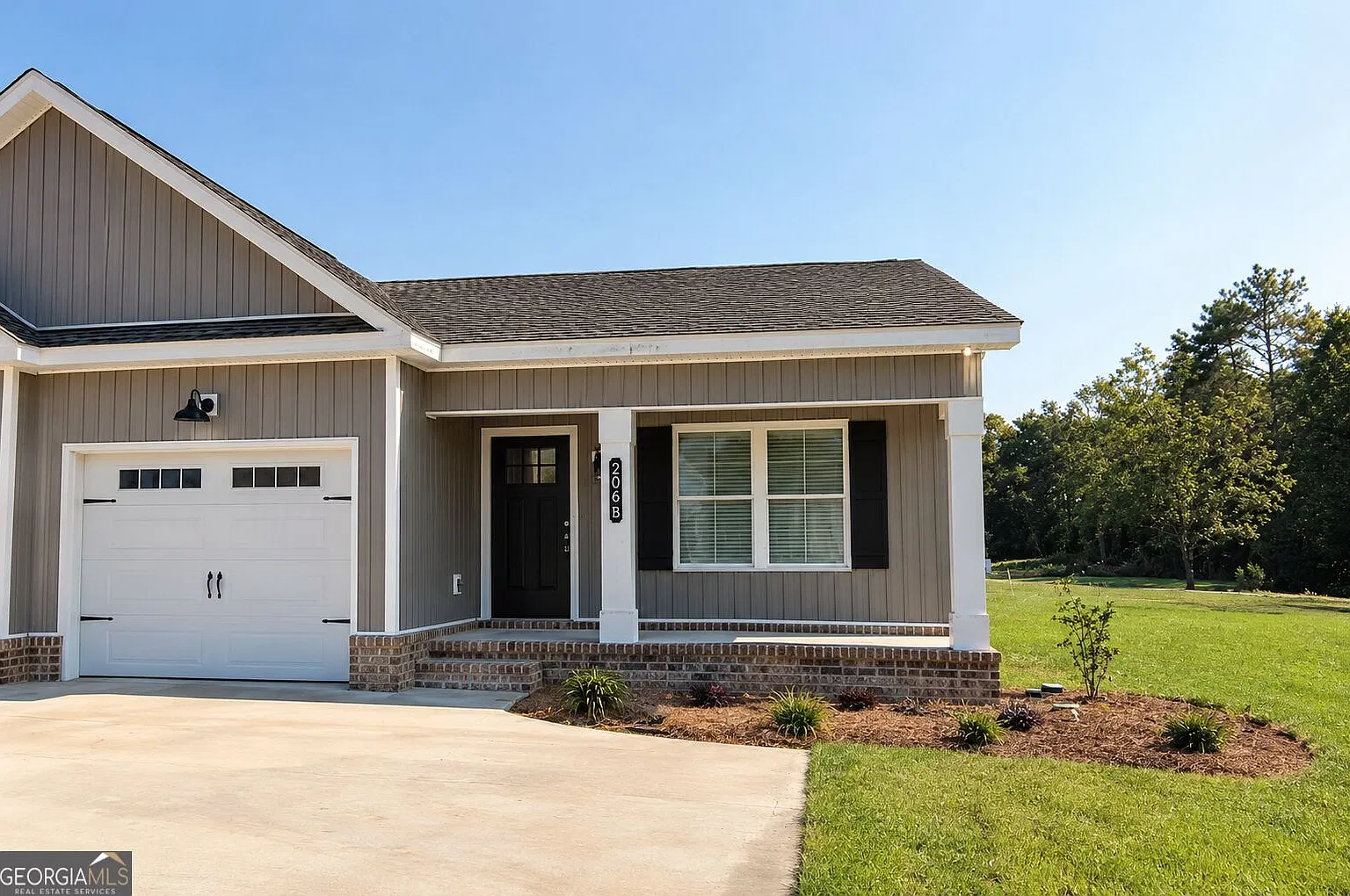 3 bed, 2.0 bath, 1370 sqft, $1,800 — Photo 1