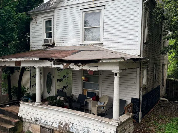 1108 Alexander Pl, Fairmont, WV 26554