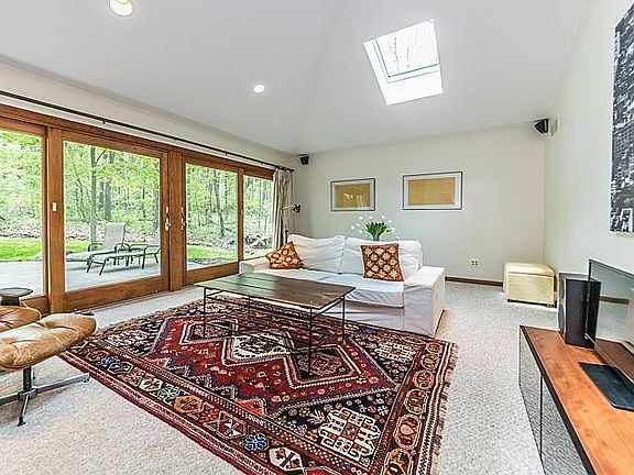 4th image of 2323 Blueberry Ln