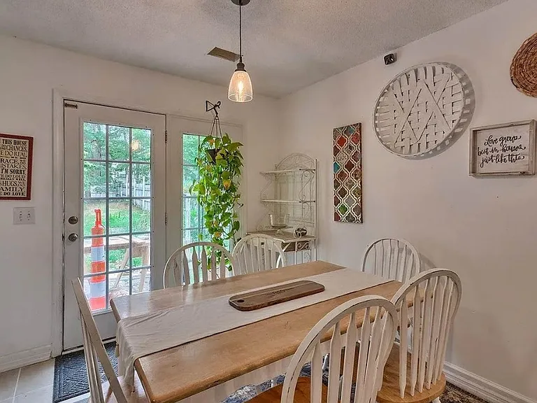 189 Hester Woods Dr — Photo 5