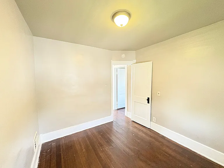 261 E Lake St — Photo 14