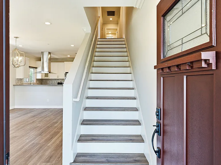1822 S Harvard Blvd — Photo 4