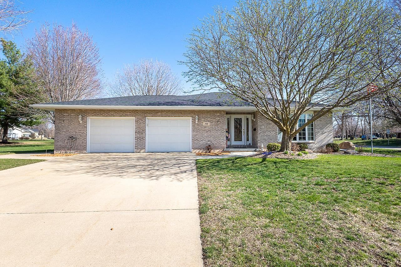 709 Tanglewood Dr, Manchester, IA 52057 Zillow