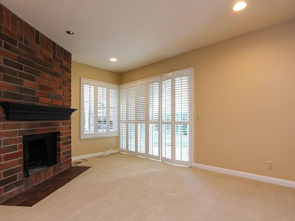 4th image of 2358 Leeward Cir