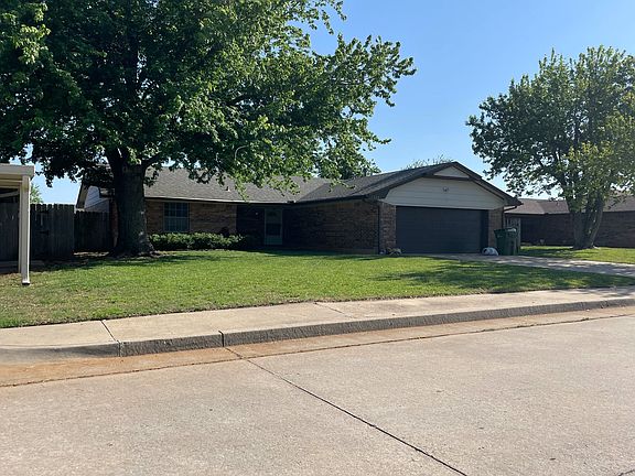 3rd image of 1024 Cambridge Dr