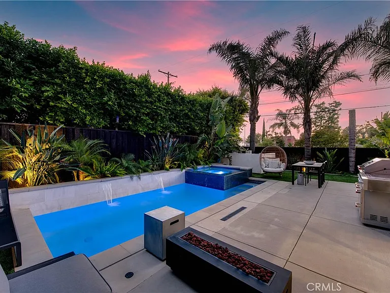 7330 De Soto Ave — Photo 28