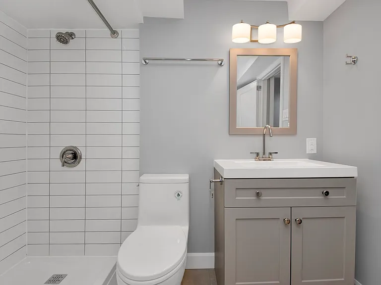 868 Maplewood Ave #2 — Photo 14