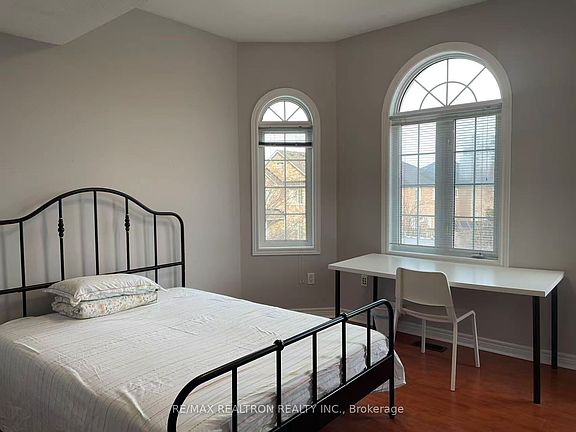 5th image of 20 Ralph Chalmers Ave Room A