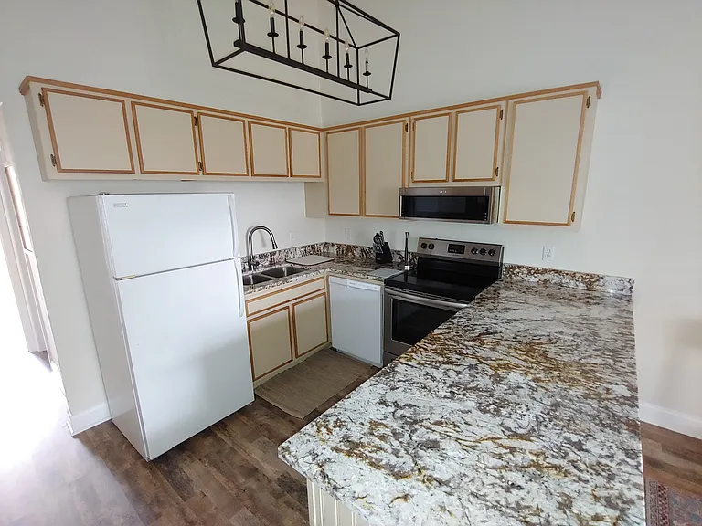 309 Hayden Rd #F — Photo 6