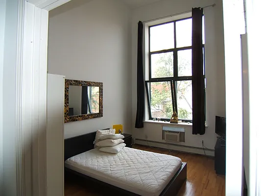 Rented by Joel Weisz, LREB | media 5