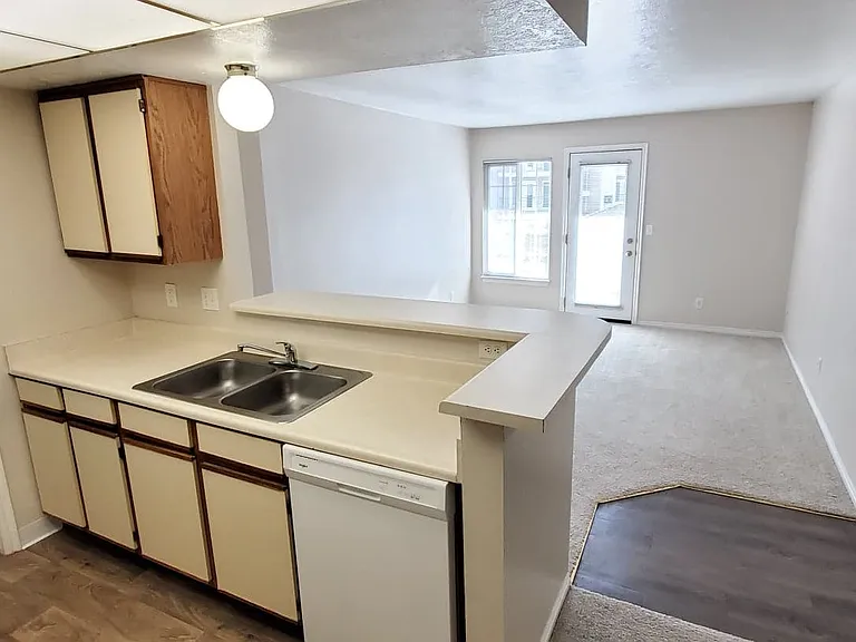 Parkwood Pointe Apartments — Photo 70