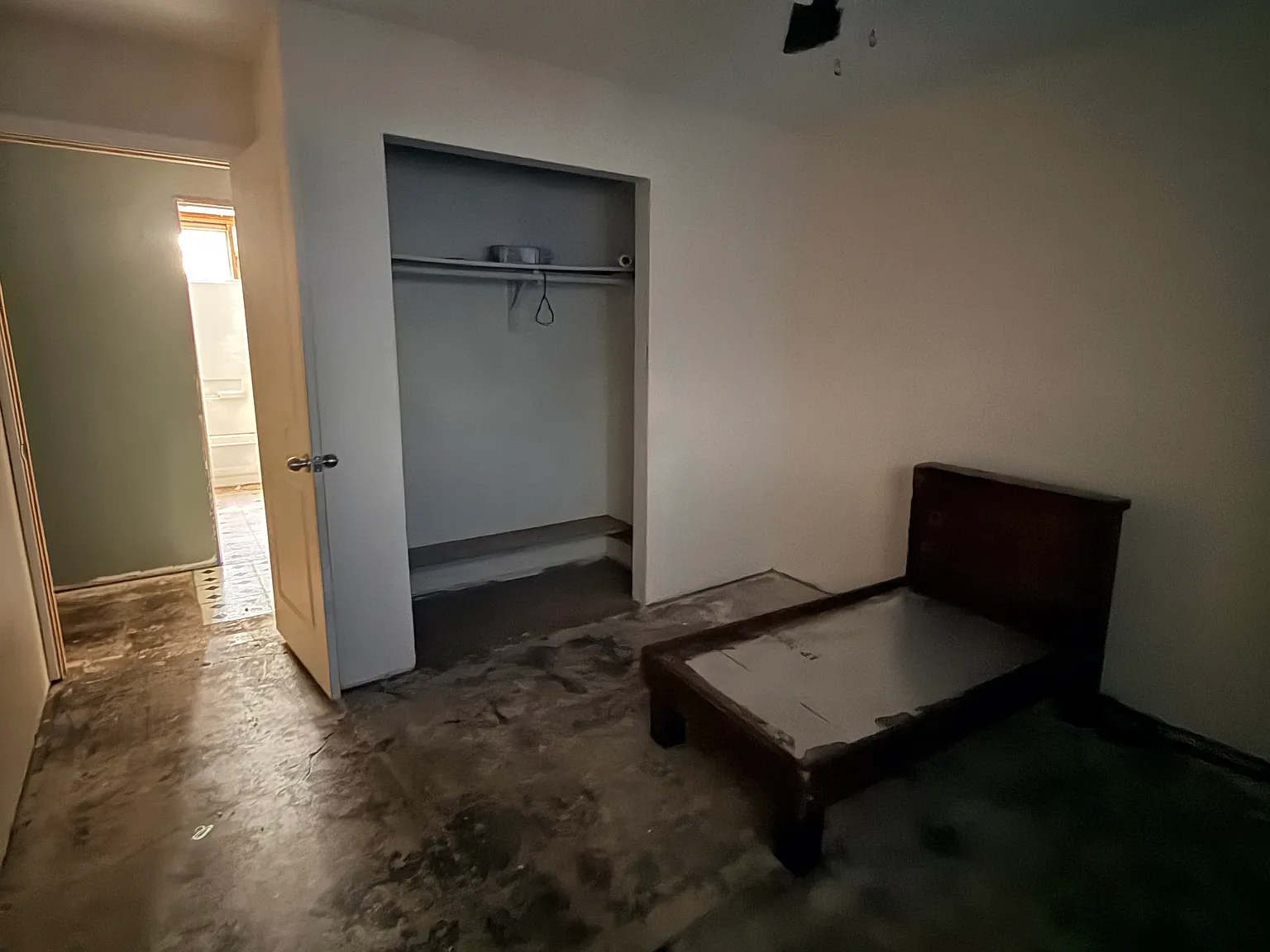 3 bed, 944 sqft, $1,300 — Photo 2