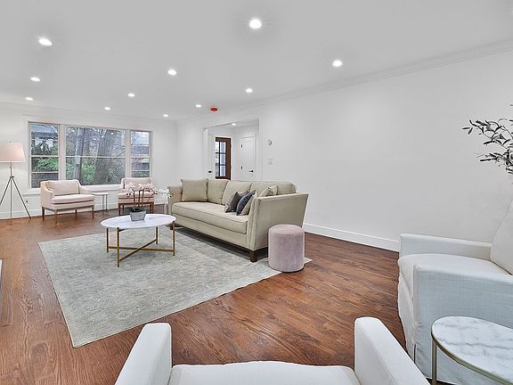 5th image of 4667 Grosvenor Ave