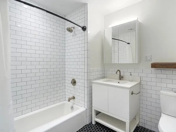 628 Knickerbocker Avenue image 4 of 5