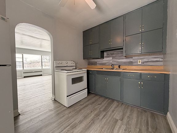 4th image of 417 N Dixie Way #3