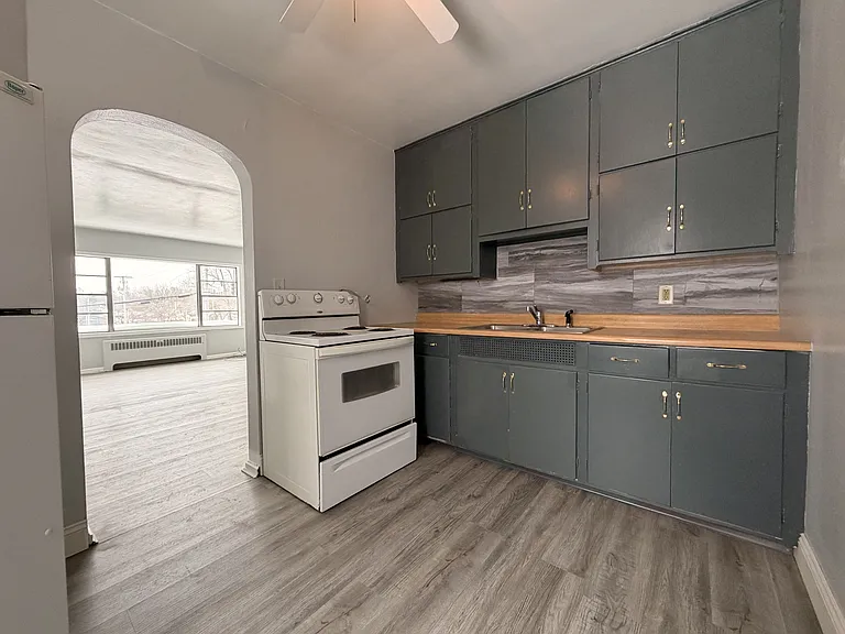 417 N Dixie Way #3 — Photo 4
