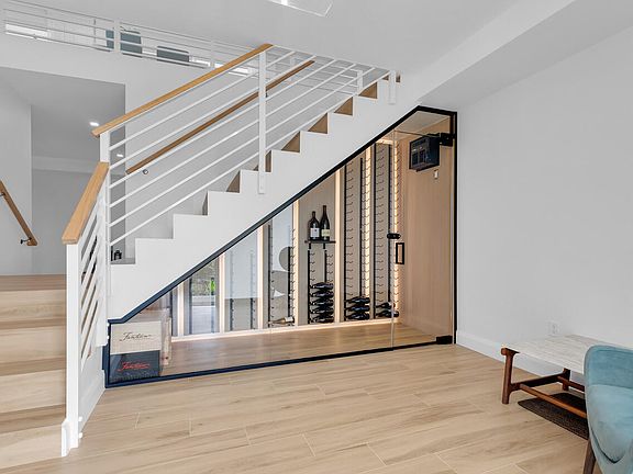 3rd image of 121 Lake Rd