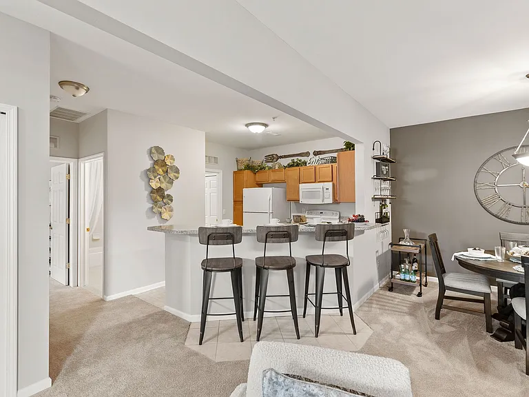 Ashford Apartments — Photo 18