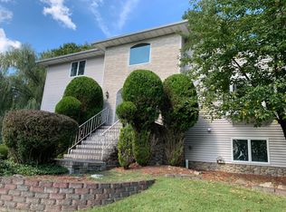 42 Cricketown Rd, Stony Pt, NY 10980