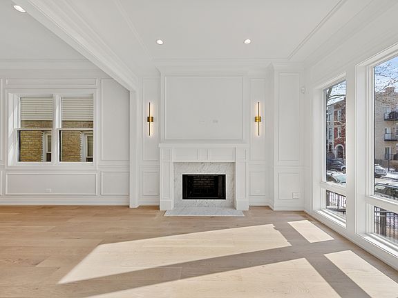 2nd image of 4616 N Claremont Ave