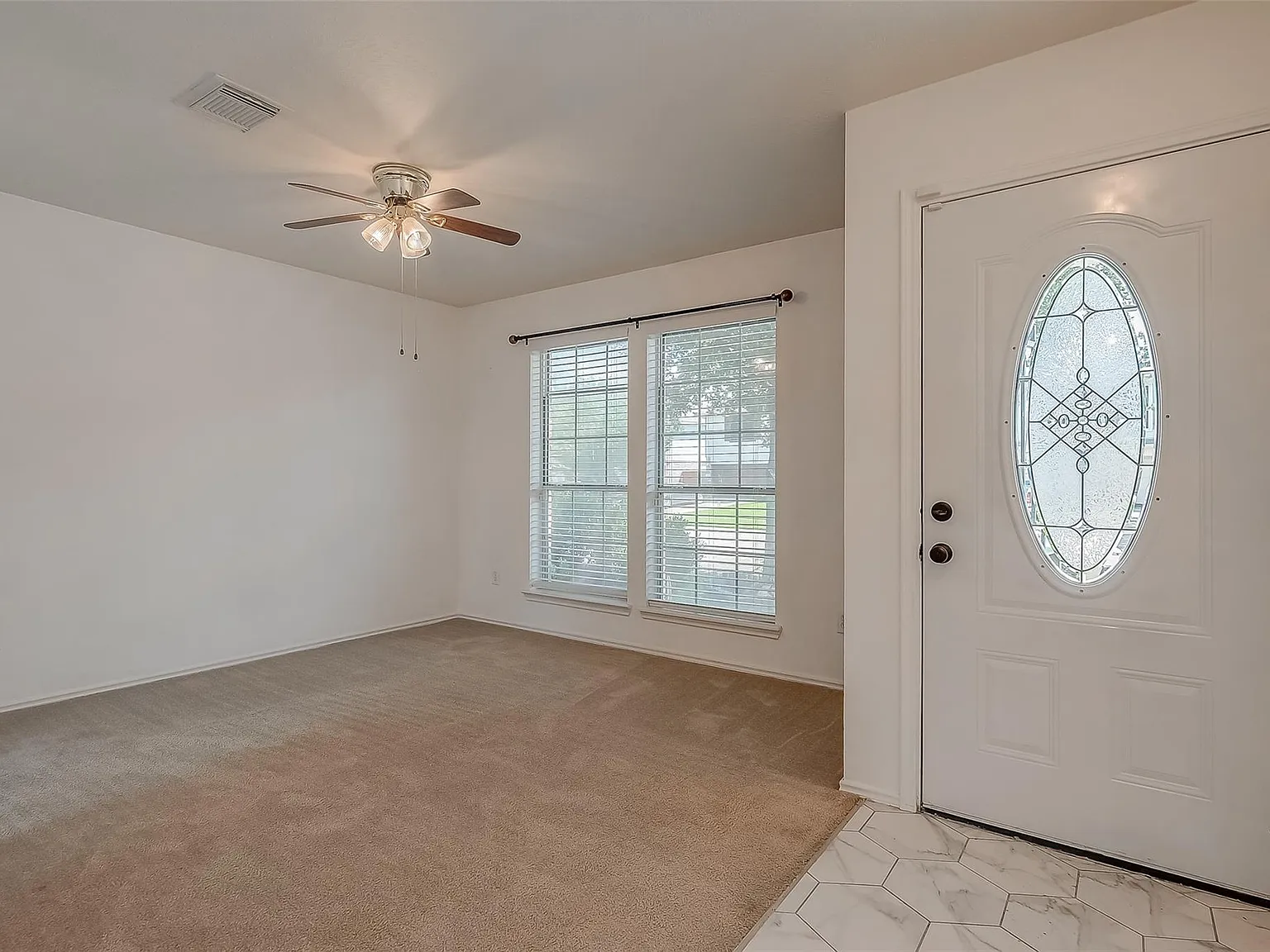3 bed, 2.0 bath, 1570 sqft, $1,850 — Photo 3