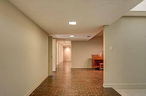3rd image of 905 Ruskin Dr