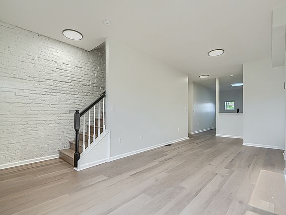 4th image of 25 S Hilton St