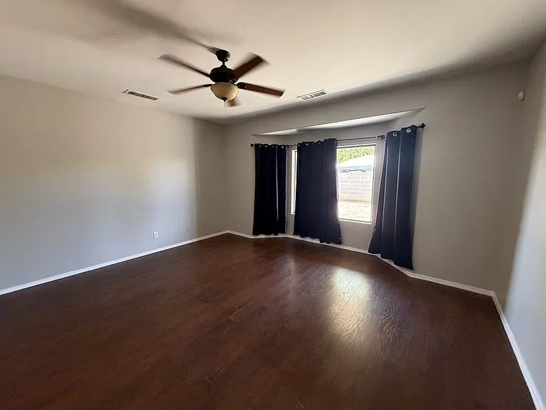 5341 W La Salle St — Photo 9