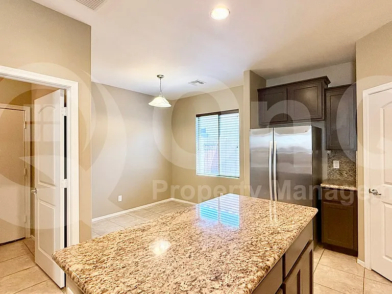 4425 E Saint John Rd — Photo 8