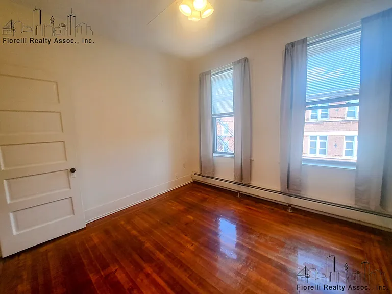 342 Hanover St #8 — Photo 5