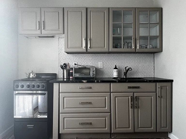 14 Lincoln Ave W — Photo 3