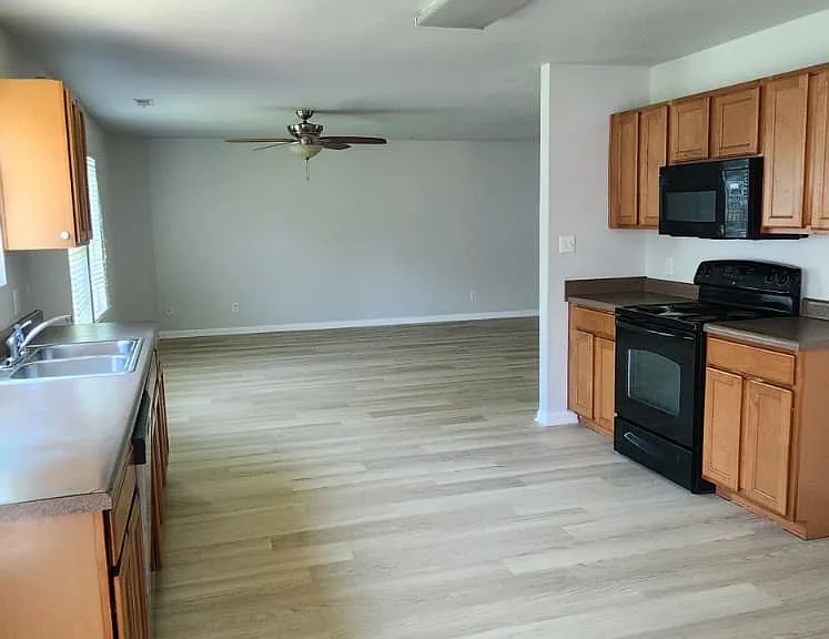 155 Bayside Ln — Photo 4