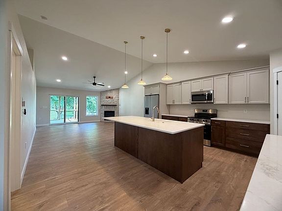 4th image of 831 Prairie View Dr