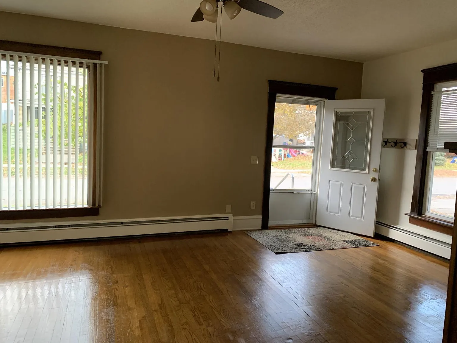 3 bed, 1008 sqft, $1,025 — Photo 3