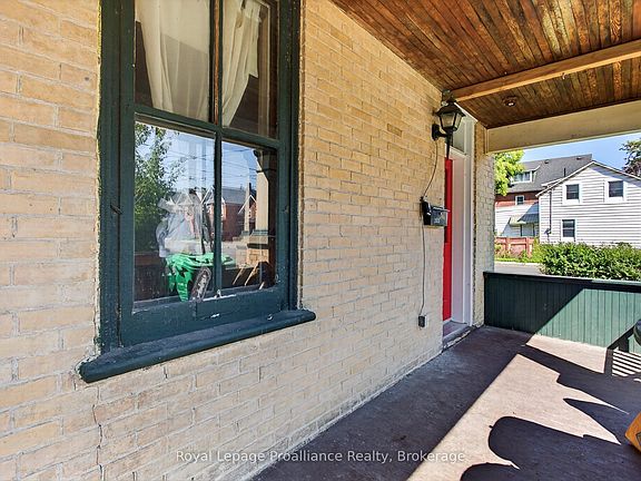 4th image of 277 Reid St