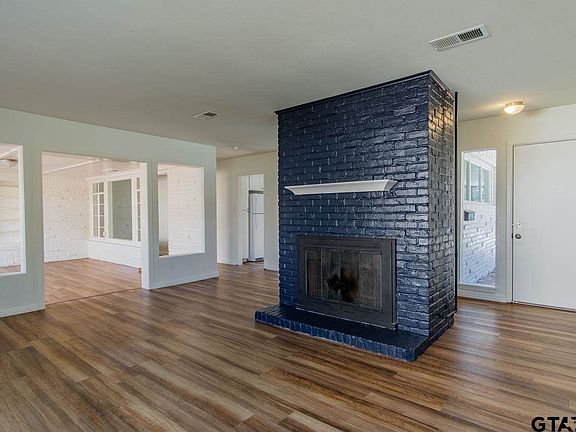 4th image of 2826 Birdwell Dr