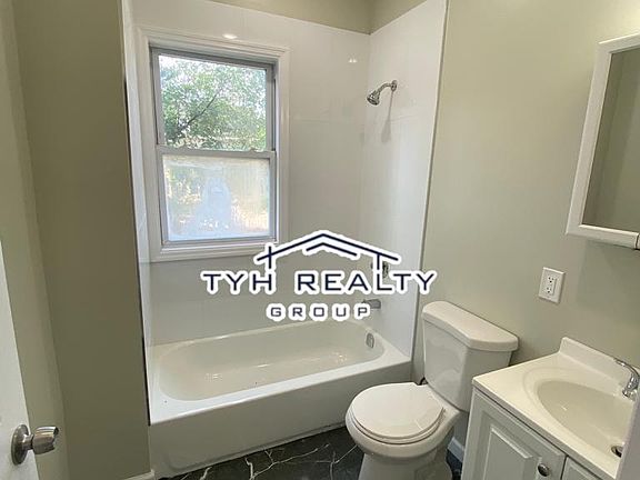 3rd image of 122 N 15th St #2