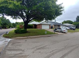 4801 Thistledown Dr, Fort Worth, TX 76137