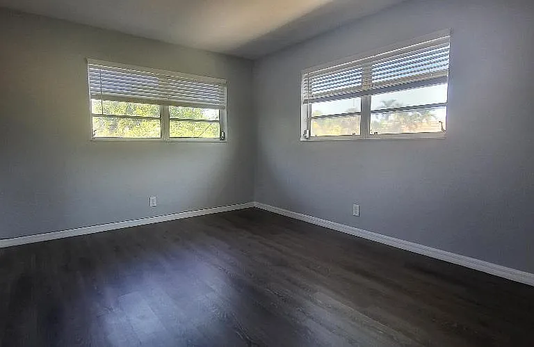 5240 NE 14th Way — Photo 8