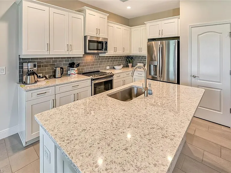 6954 Avalon Cir #707 — Photo 5