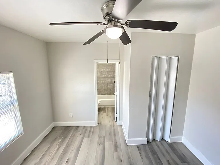 812 W Livingston St #A — Photo 17