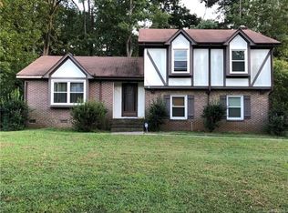 8810 Touchstone Ln, Charlotte, NC 28227