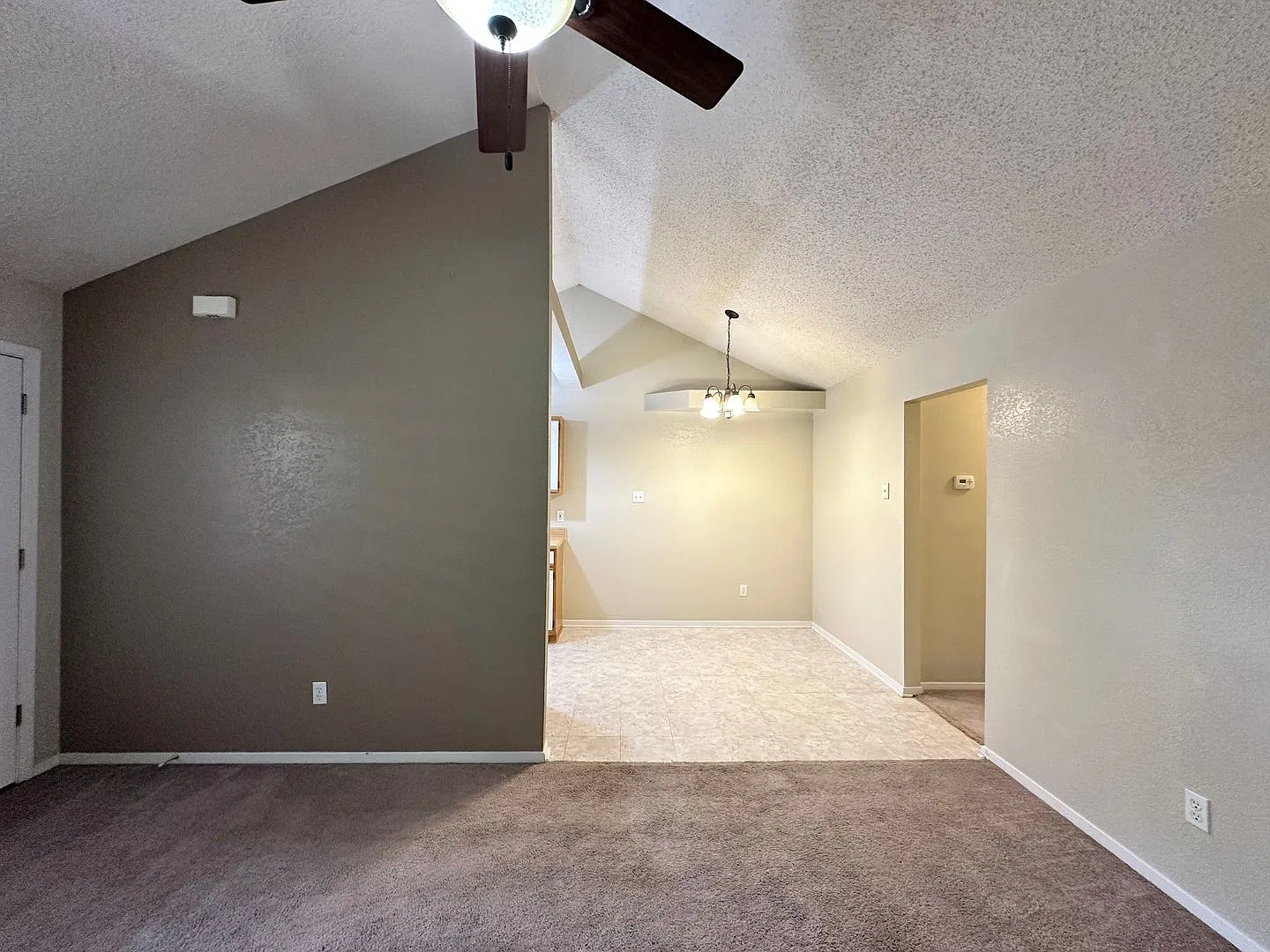401 W Lincoln Ave — Photo 3