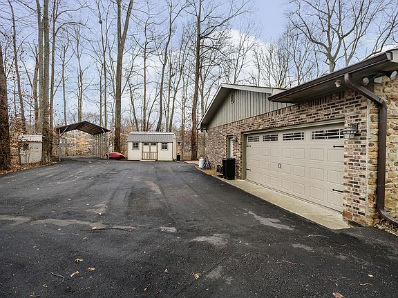 3rd image of 6579 Lake Forest Dr