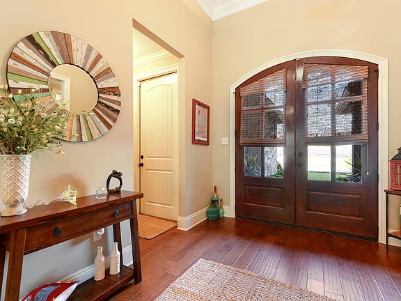 3rd image of 3828 Acadian Village Dr