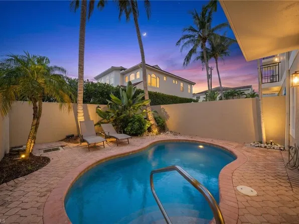 572 11th AVE S #2, NAPLES, FL 34102