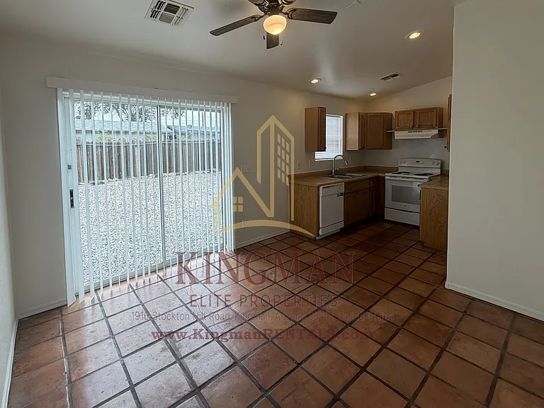 2627 Wallapai Ave — Photo 2