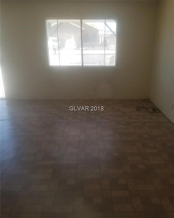 2nd image of 880 Lawry Ave